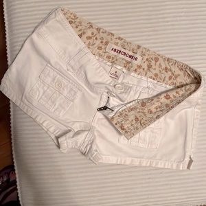 Abercrombie and Fitch  white denim short shorts size 0
